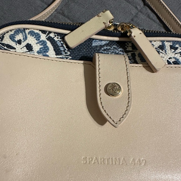 Spartina 449 Beryl Crossbody Oyster Factory - Picture 4 of 8